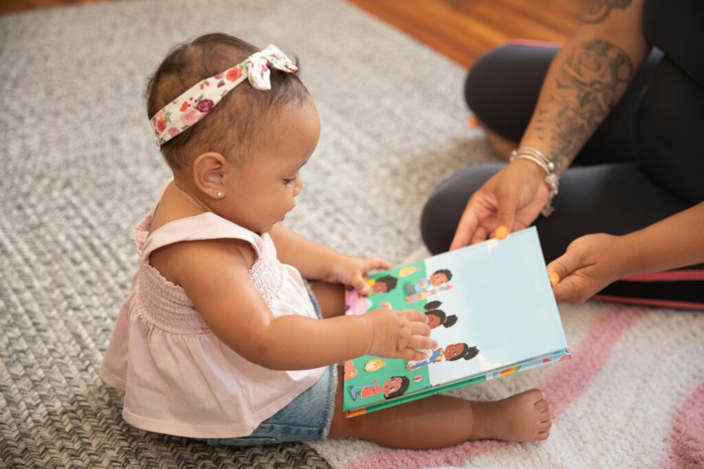 Baby reading, early literacy, speech therapy, mobile therapy, early communication